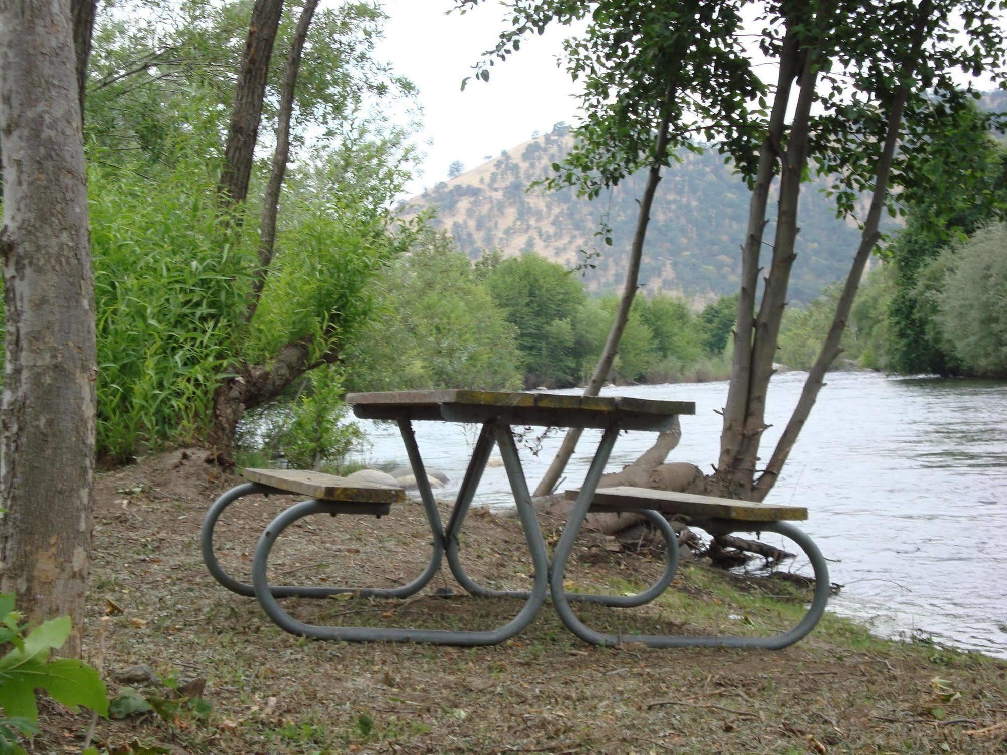 Sequoia Riverfront Cabins Three Rivers Dış mekan fotoğraf